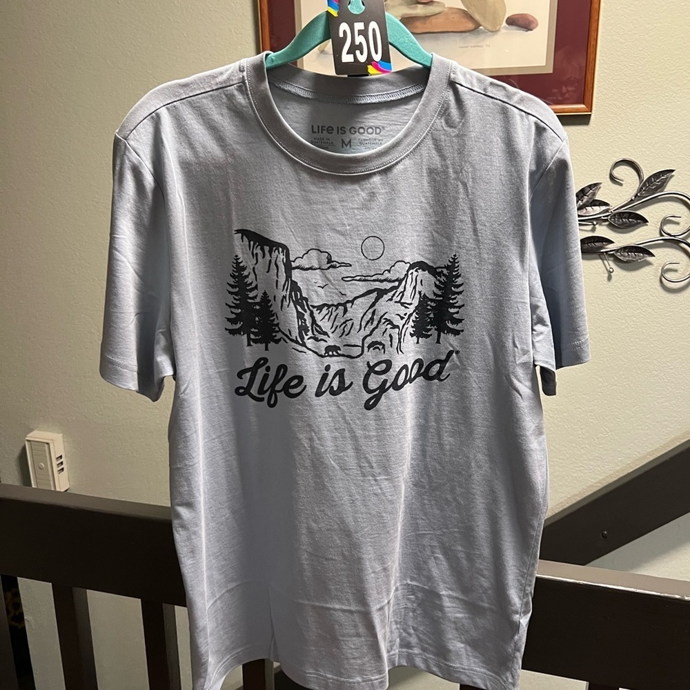 Life is Good Men's Light Blue T-Shirt NWT #250DAGO